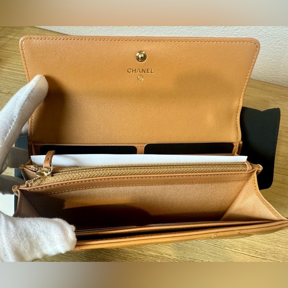 RARE CHANEL New Microchipped Chanel 19 wallet Caramel - Picture 4 of 6